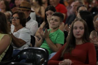 Segunda noite da grande final do IV Canta Cantu encerra o festival com emoção, solidariedade e olhar para o futuro em Laranjeiras do Sul